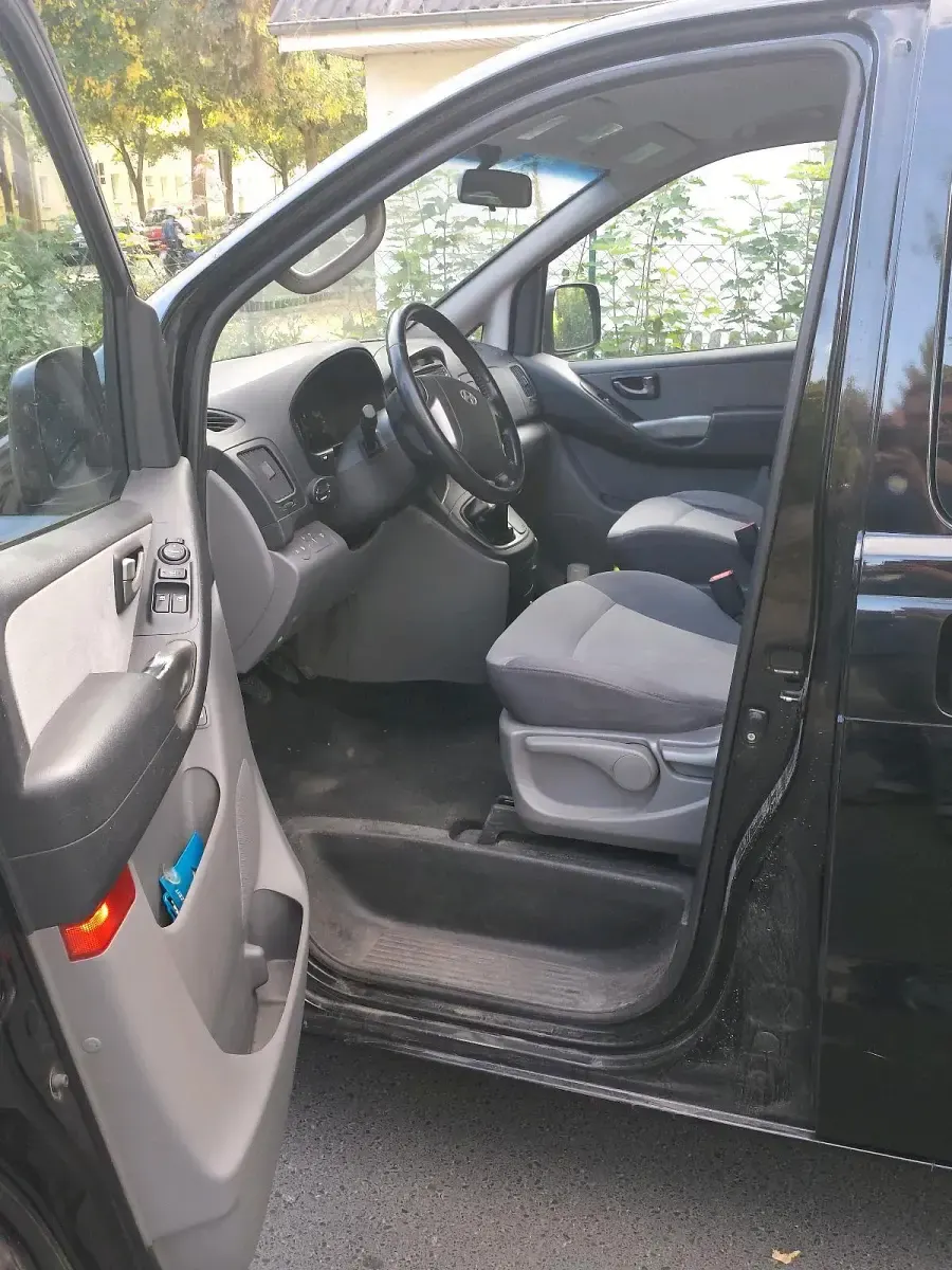 Gebraucht Hyundai H-1 170 PS (125 kW) 2009 Schwarz Van / Kleinbus