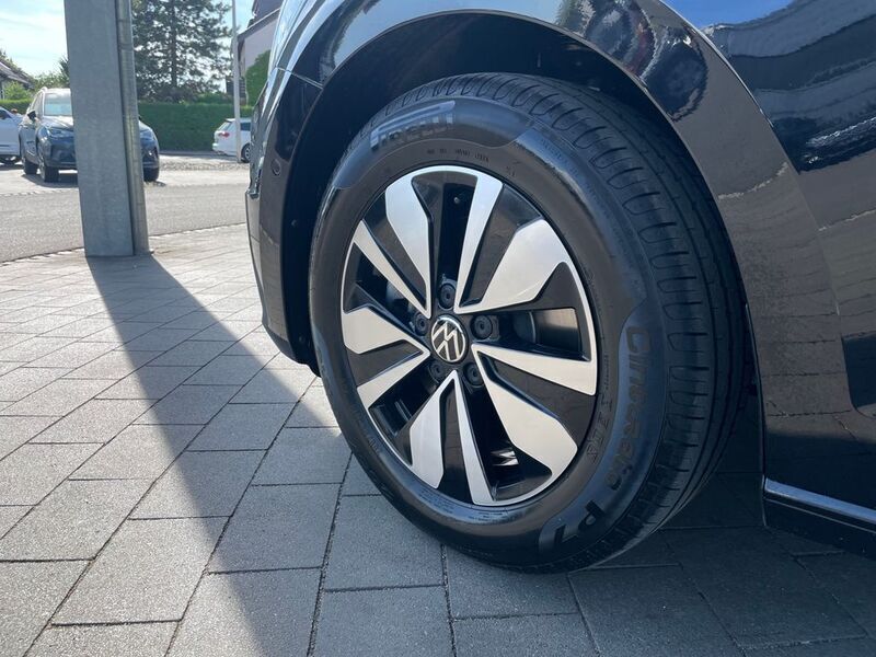Gebraucht VW Touran S 150 PS (110 kW) 2024 Schwarz Van / Kleinbus