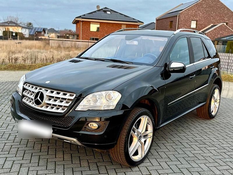 Gebraucht Mercedes ML320 226 PS (166 kW) 2008 Schwarz SUV