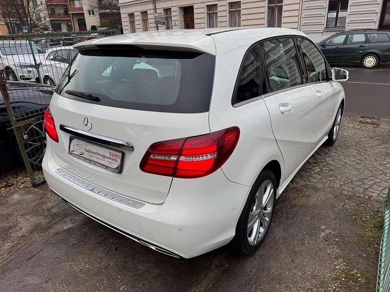 Gebraucht Mercedes B180 109 PS (80 kW) 2016 Calcitweiss  unilack Van / Kleinbus