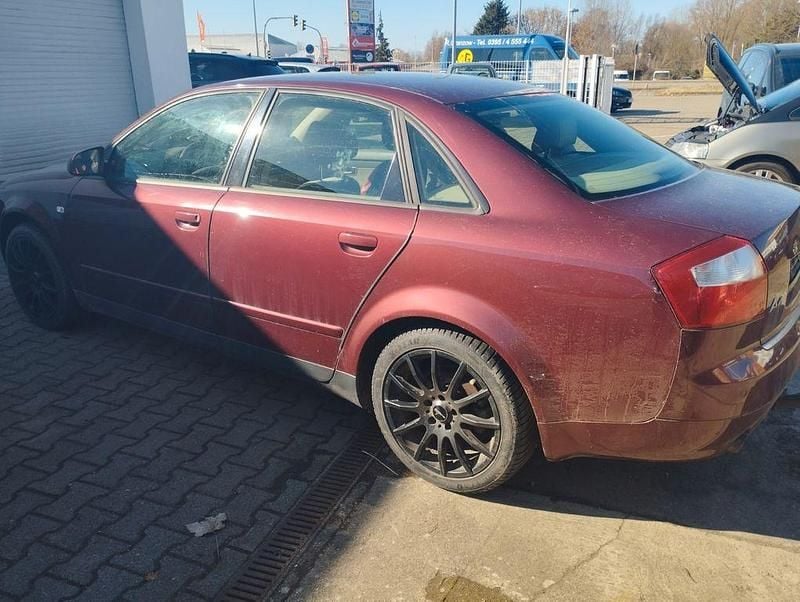 Gebraucht Audi A4 131 PS (96 kW) 2002 Rot Limousine