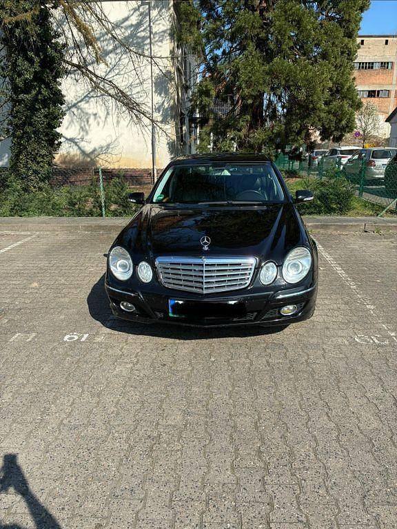 Gebraucht Mercedes E280 Elegance 190 PS (139 kW) 2008 Schwarz Limousine