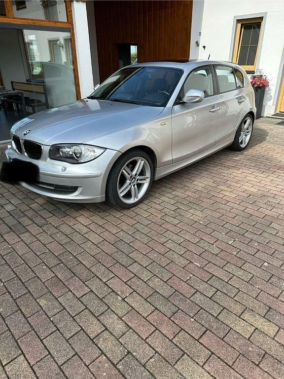 Silber Gebraucht 2011 BMW 120 Kleinwagen | 6.700 € (Fairer Preis) - Bild 1/4