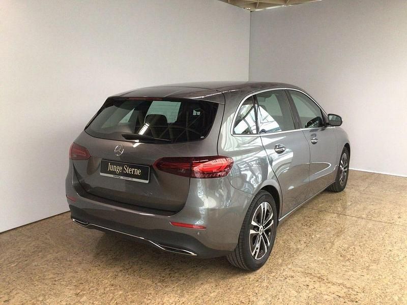Gebraucht Mercedes B220 Advanced 190 PS (139 kW) 2024 Grau Van / Kleinbus