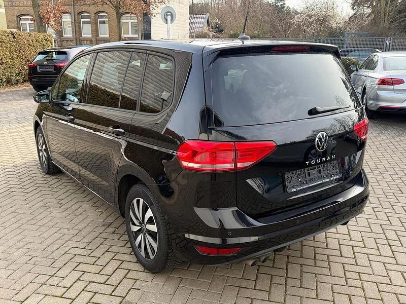 Gebraucht VW Touran 150 PS (110 kW) 2024 Schwarz Van / Kleinbus