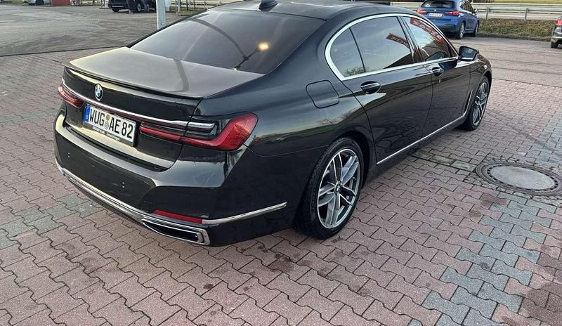 Gebraucht BMW 730L 265 PS (194 kW) 2019 Schwarz Limousine