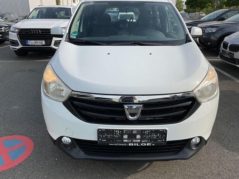 Weiß Gebraucht 2013 Dacia Lodgy Lauréate Van / Kleinbus | 4.977 € (Fairer Preis) - Bild 1/4