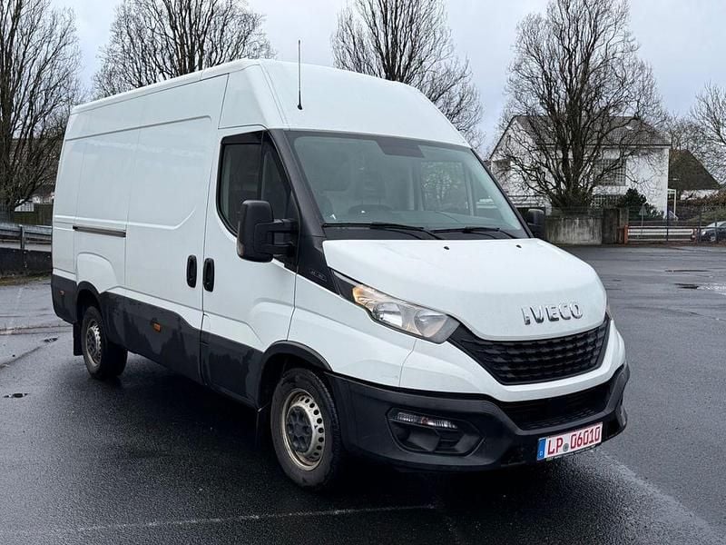 Gebraucht Iveco Daily 155 PS (114 kW) 2019 Weiß Van / Kleinbus