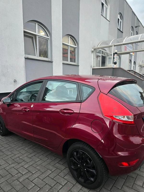 Gebraucht Ford Fiesta 60 PS (44 kW) 2009 Rot Kleinwagen