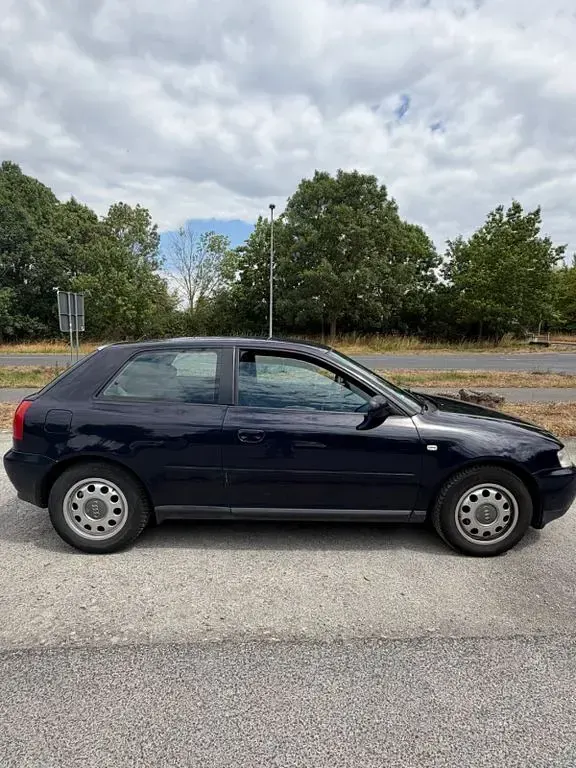 Gebraucht Audi A3 Ambiente 102 PS (75 kW) 2001 Blau Kleinwagen