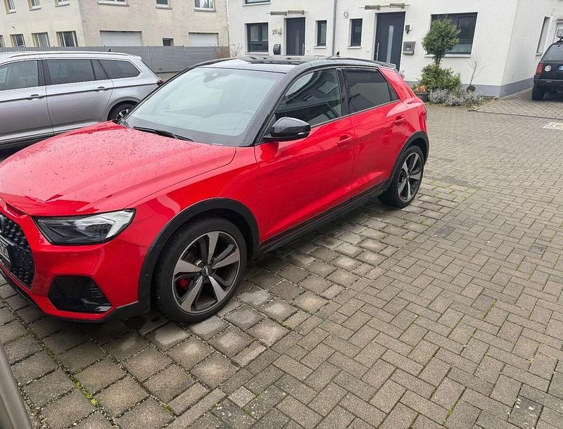 Rot Gebraucht 2019 Audi A1 Sport Limousine | 20.400 € (Etwas zu teuer) - Bild 1/4