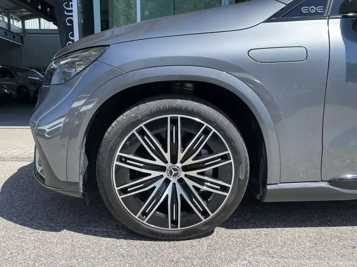 Gebraucht Mercedes EQE500 AMG 330 kW (449 PS) 2025 Grau SUV