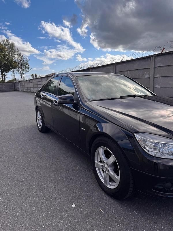 Gebraucht Mercedes C180 156 PS (114 kW) 2011 Schwarz Limousine