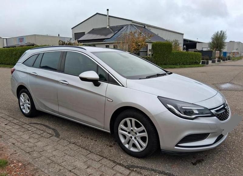Grau Gebraucht 2018 Opel Astra Kleinwagen | 6.500 € (Fairer Preis) - Bild 1/4