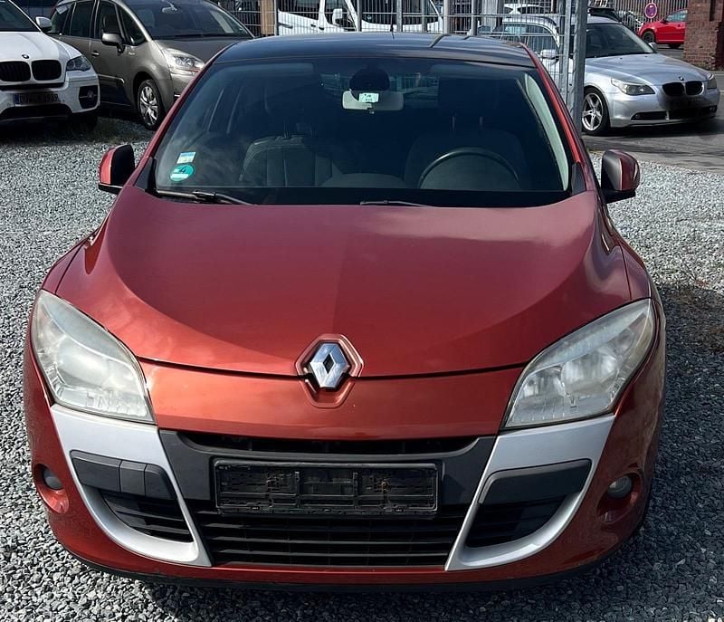 Orange Gebraucht 2009 Renault Mégane GrandTour Kombi | 2.599 € (Guter Preis) - Bild 1/4