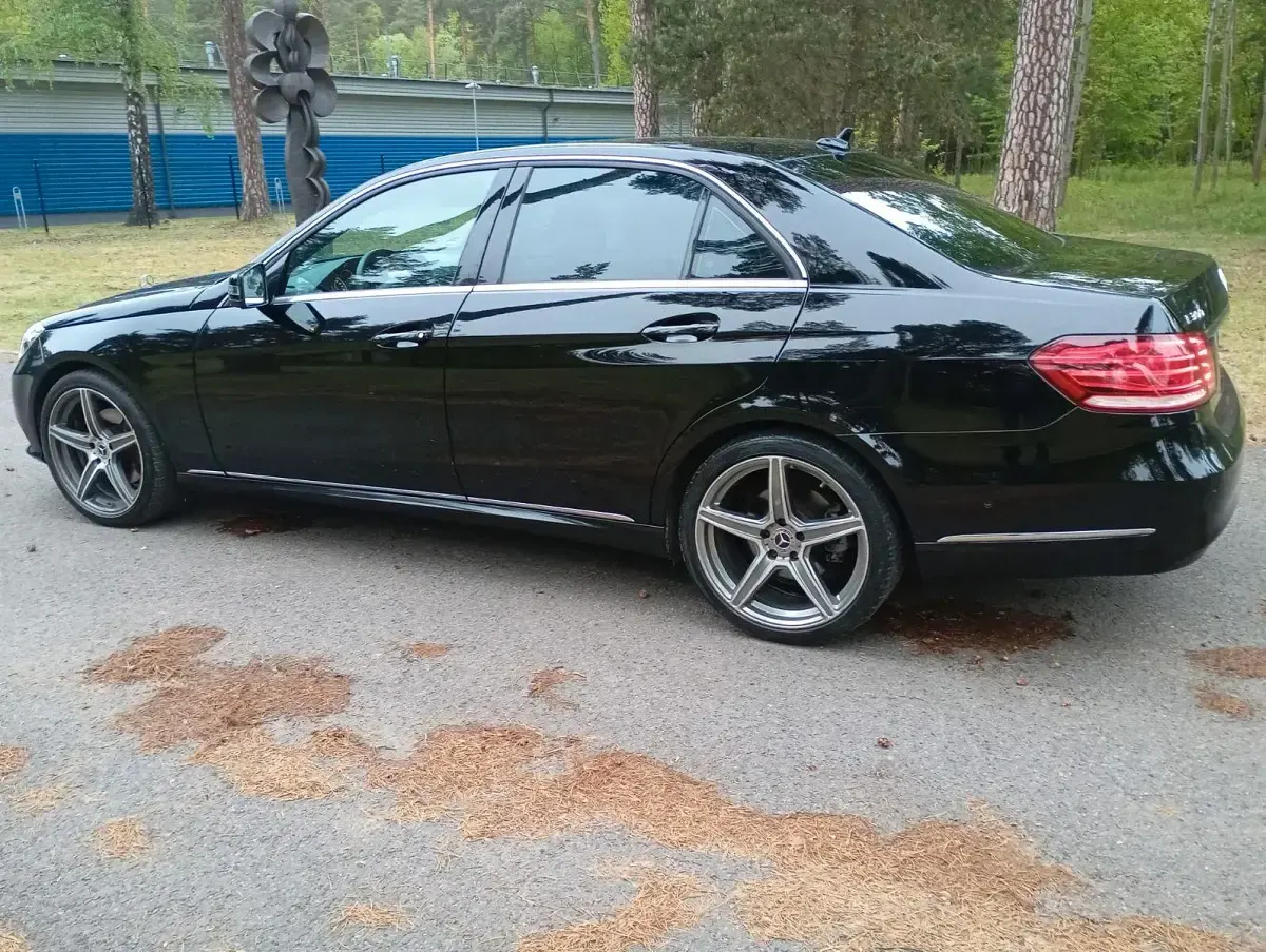 Second-hand Mercedes E300 231 CP (169 kW) 2014 Negru Berlinǎ