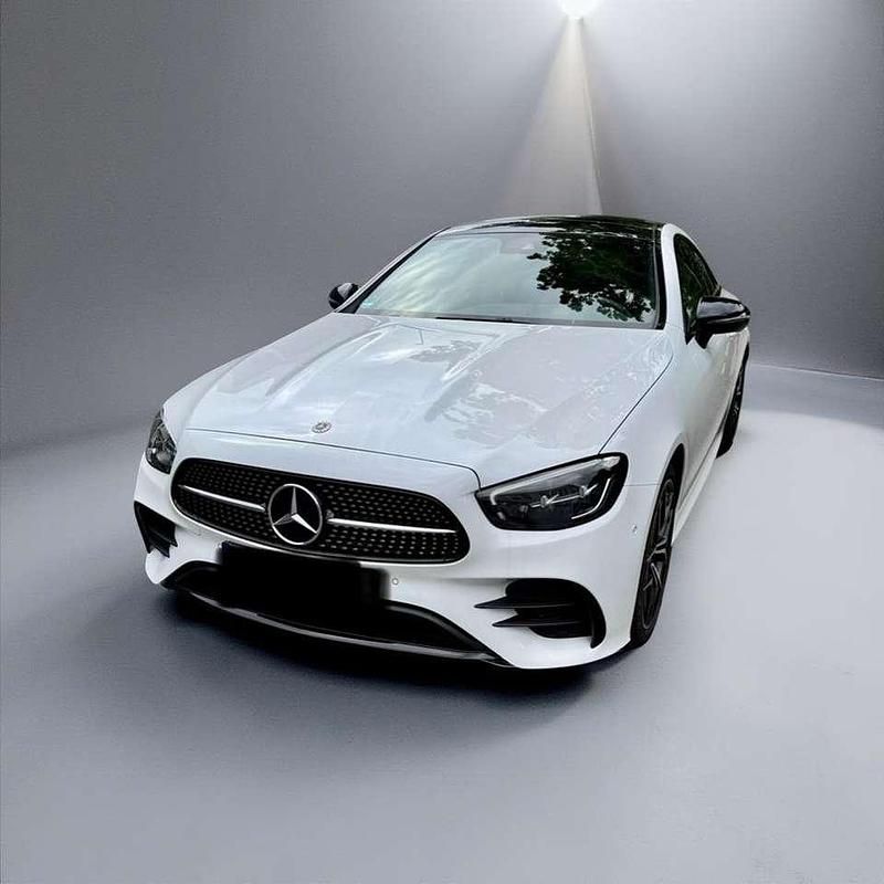Weiß Gebraucht 2022 Mercedes E220 AMG line Coupé | 46.000 € (Fairer Preis) - Bild 1/4