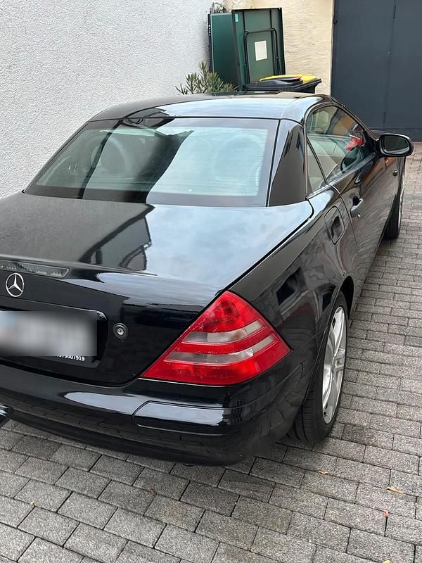 Gebraucht Mercedes SLK230 193 PS (141 kW) 2000 Schwarz Cabrio