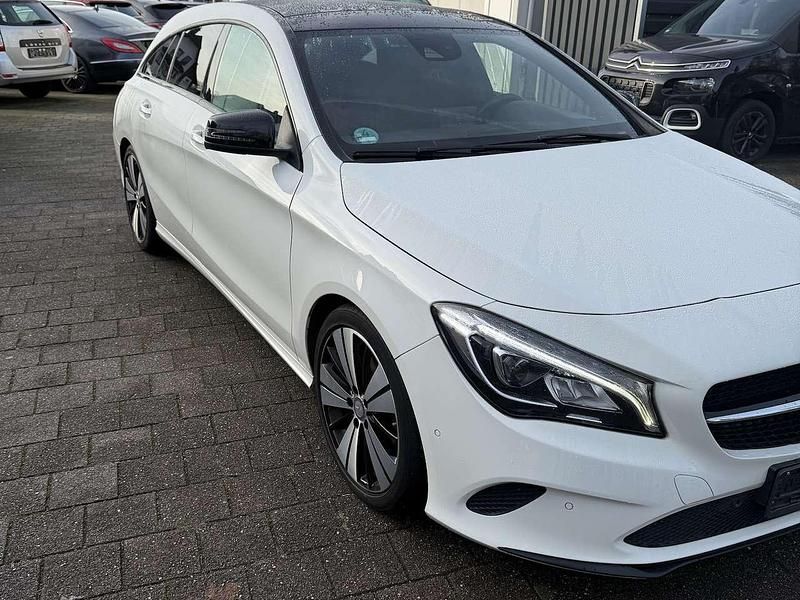 Gebraucht Mercedes CLA220 177 PS (130 kW) 2016 Calcitweiss/zirrusweiss Limousine