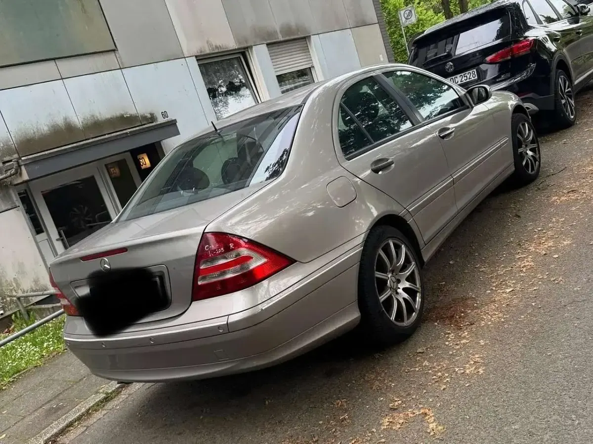Gebraucht Mercedes C180 Elegance 144 PS (105 kW) 2006 Gold Limousine