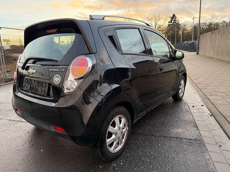 Usado Chevrolet Spark LS 82 CV (60 kW) 2011 Gris Utilitario