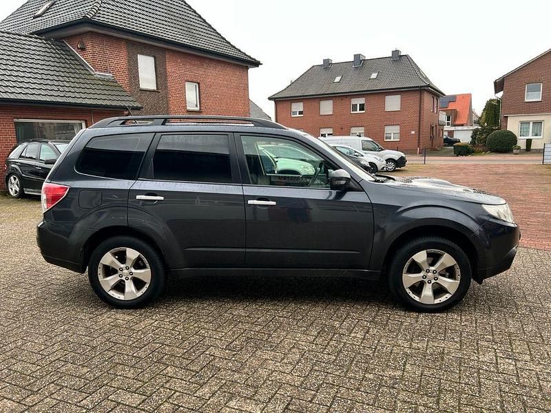 Gebraucht Subaru Forester Comfort 147 PS (108 kW) 2012 Grau SUV