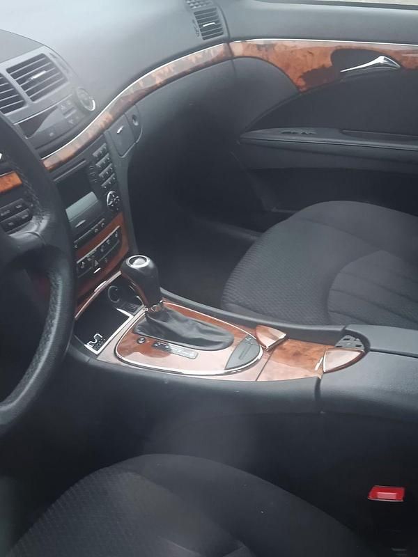 Gebraucht Mercedes E200 Classic 184 PS (135 kW) 2007 Silber Limousine