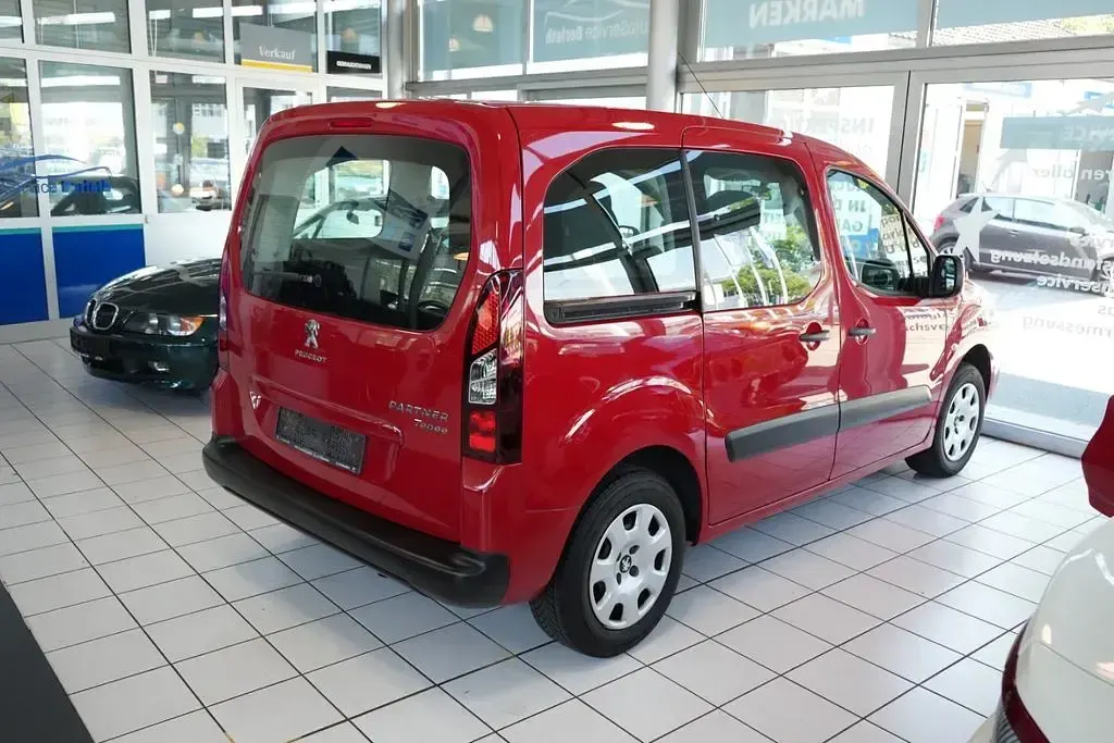 Gebraucht Peugeot Partner Tepee Active 98 PS (72 kW) 2015 Rouge ardent Van / Kleinbus