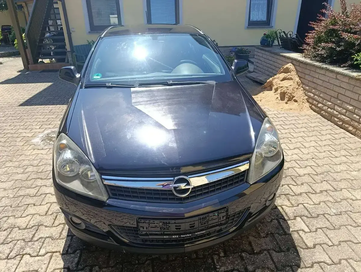 Gebraucht Opel Astra GTC 116 PS (85 kW) 2010 Schwarz Coupé