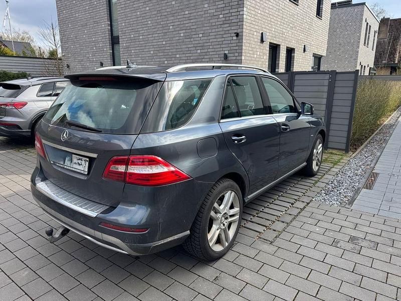 Gebraucht Mercedes ML350 258 PS (189 kW) 2012 Grau SUV