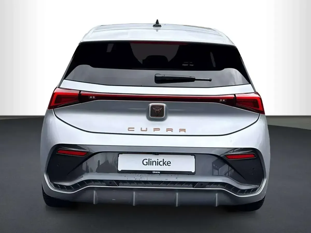 Używany Cupra Born 169 kW (231 KM) 2025 Srebrny Hatchback
