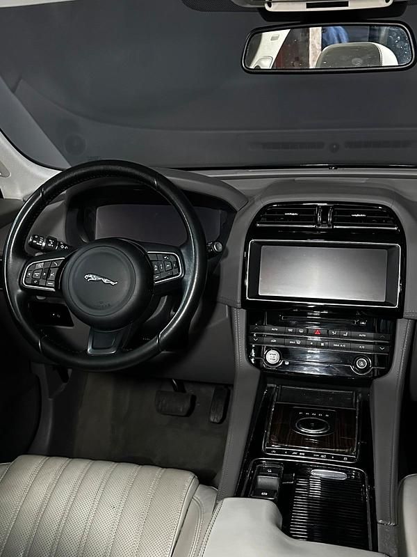 Gebraucht Jaguar F-Pace 340 PS (250 kW) 2015 Schwarz SUV