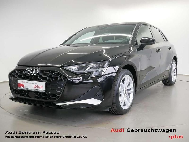 Mythosschwarz metallic Gebraucht 2025 Audi A3 Advanced Limousine | 31.265 € (Fairer Preis) - Bild 1/4