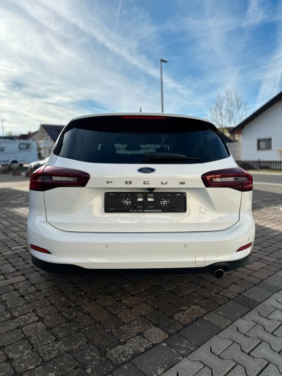 Gebraucht Ford Focus Titanium 120 PS (88 kW) 2023 Weiß Limousine