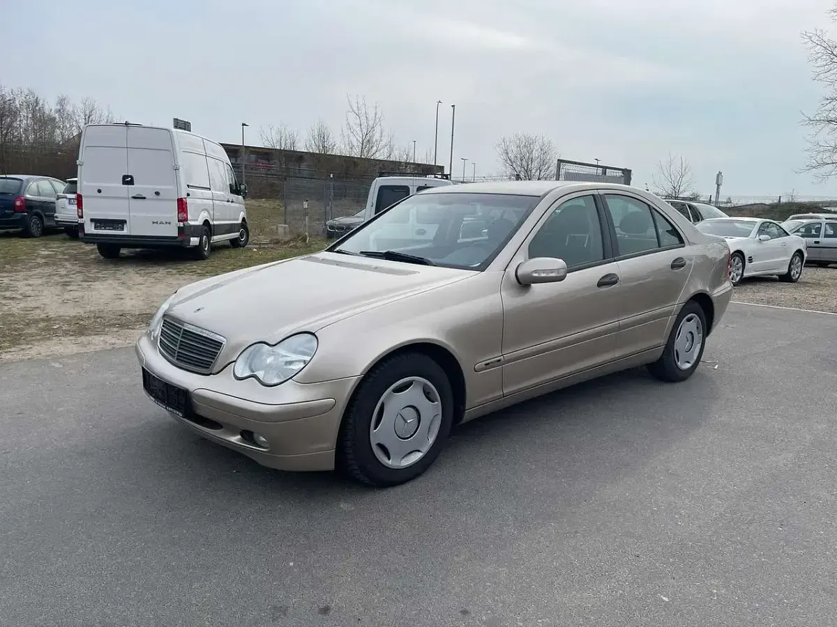 Gebraucht Mercedes C180 143 PS (105 kW) 2003 Travertinbeige  metalliclack Limousine