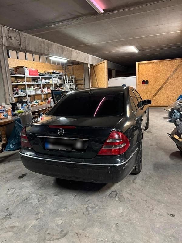 Gebraucht Mercedes E220 150 PS (110 kW) 2004 Schwarz Limousine