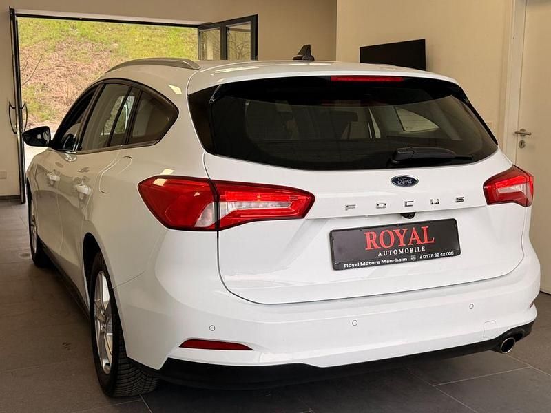 Gebraucht Ford Focus Cool & Connect 101 PS (74 kW) 2021 Weiß Kombi