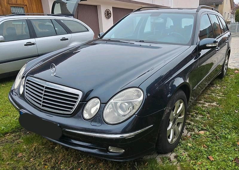 Blau Gebraucht 2003 Mercedes E240 Kombi | 1.600 € - Bild 1/4