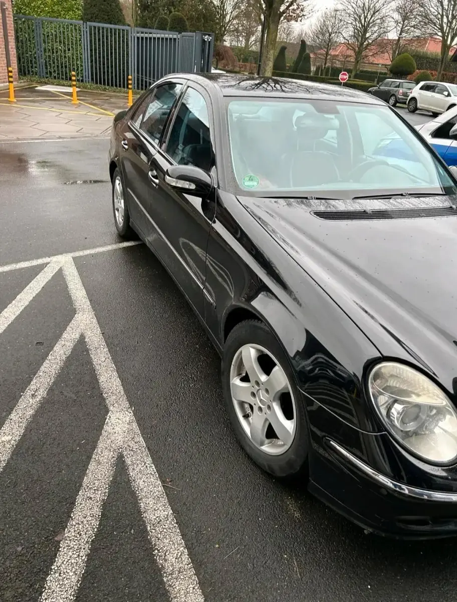 Gebraucht Mercedes E280 177 PS (130 kW) 2004 Schwarz Limousine