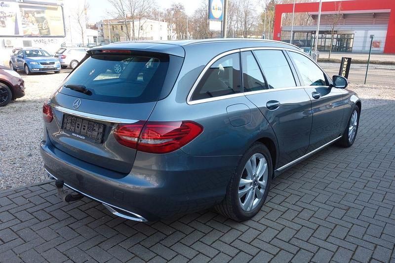Gebraucht Mercedes C180 156 PS (114 kW) 2019 Grau Kombi