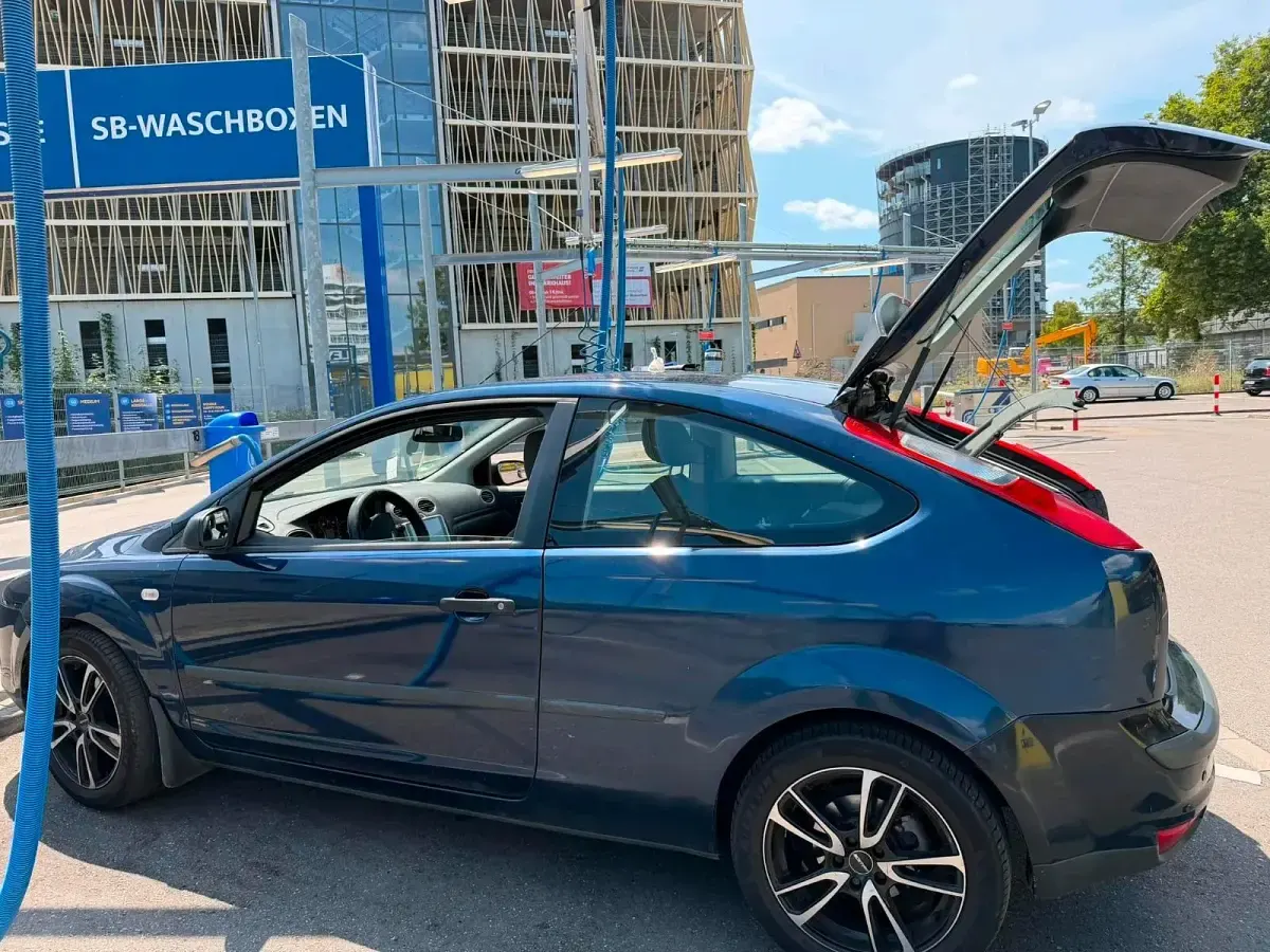 Gebraucht Ford Focus 100 PS (73 kW) 2006 Blau Kleinwagen