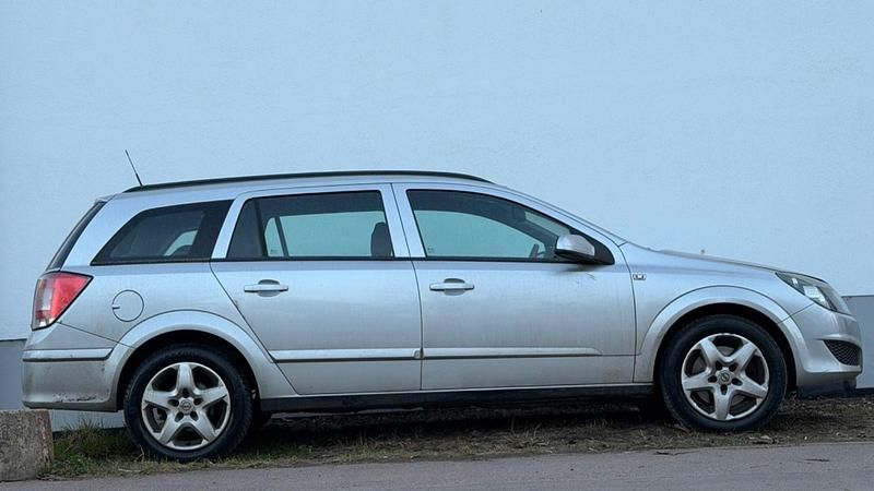 Gebraucht Opel Astra 150 PS (110 kW) 2007 Silber Kombi