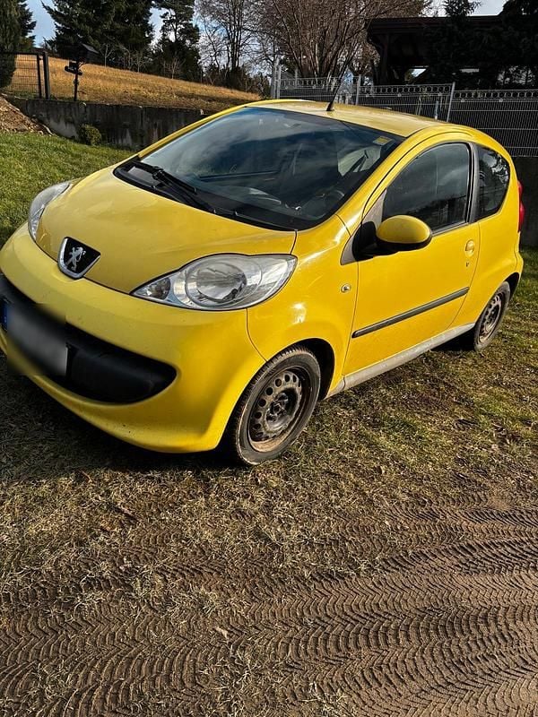 Gelb Gebraucht 2008 Peugeot 107 Kleinwagen | 800 € (Superpreis) - Bild 1/4