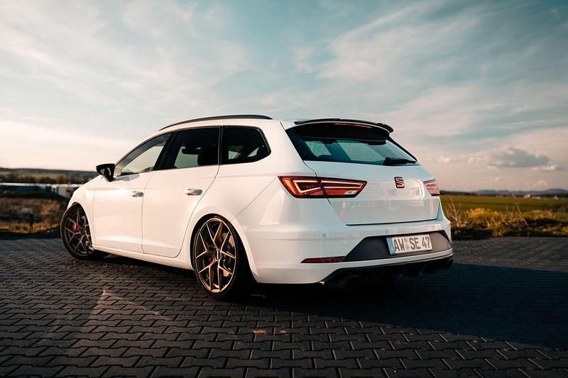 Weiß Gebraucht 2018 Cupra Leon Limousine | 16.900 € (Guter Preis) - Bild 1/4
