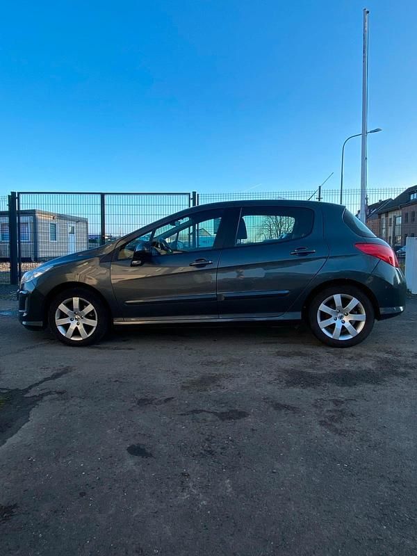 Gebraucht Peugeot 308 90 PS (66 kW) 2010 Grau Limousine