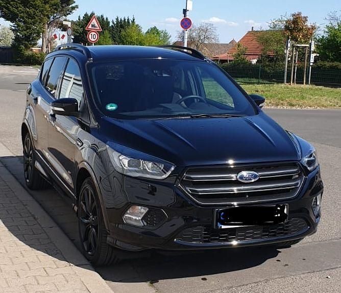 Gebraucht Ford Kuga ST-Line 180 PS (132 kW) 2018 Schwarz SUV