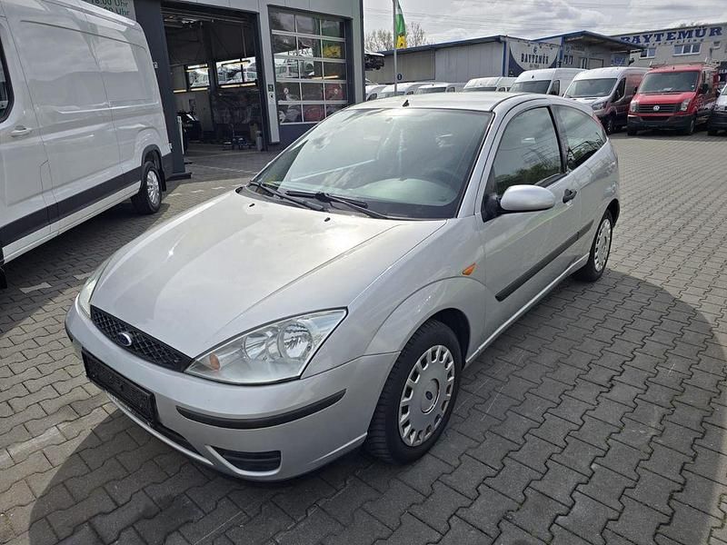 Second-hand Ford Focus Ambiente 101 CP (74 kW) 2004 Gri Berlinǎ