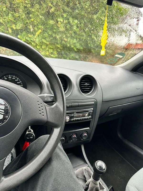 Gebraucht Seat Ibiza 64 PS (47 kW) 2004 Schwarz Kleinwagen