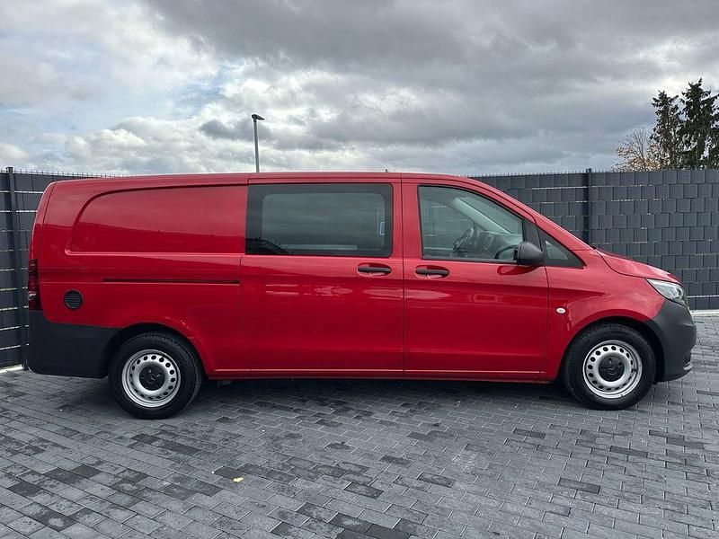 Gebraucht Mercedes Vito 136 PS (100 kW) 2021 Rot Van