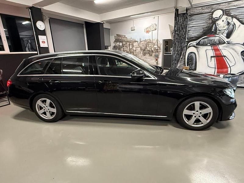 Gebraucht Mercedes E220 Avantgarde 194 PS (142 kW) 2017 Schwarz Limousine